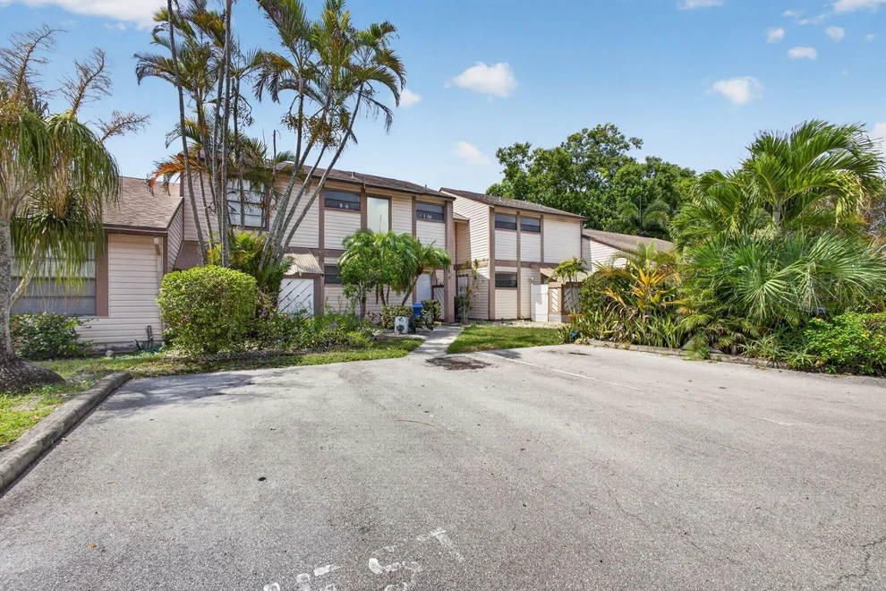 Unit for sale at 110 SHERWOOD Circle, Jupiter, FL 33458