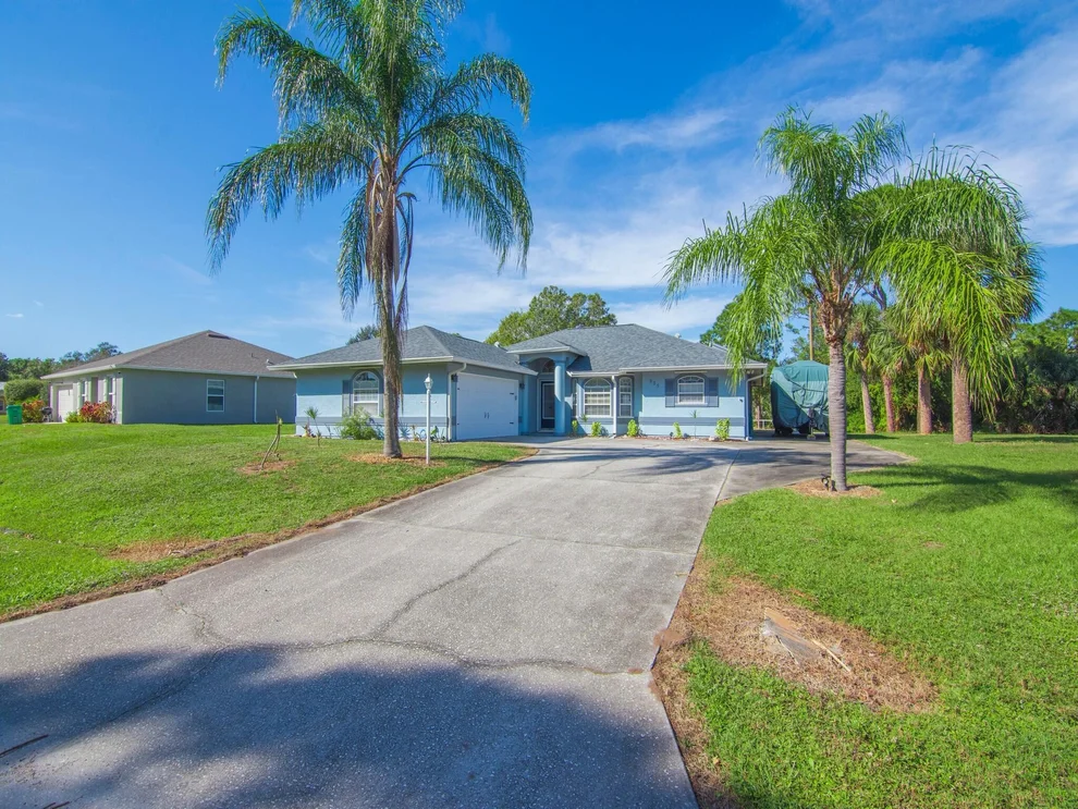 Unit for sale at 825 Landsdowne Drive, Sebastian, FL 32958