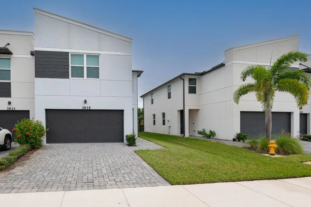 Unit for sale at 3935 SE Mentmore Lane, Stuart, FL 34997
