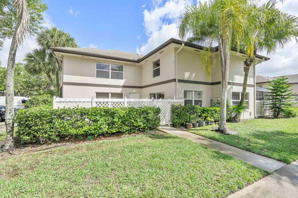 Unit for sale at 3 Amherst Court, Royal Palm Beach, FL 33411