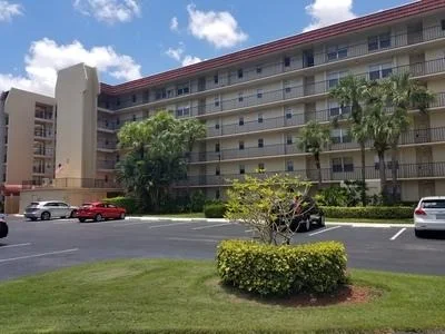 Unit for sale at 3951 Via Poinciana, Lake Worth, FL 33467