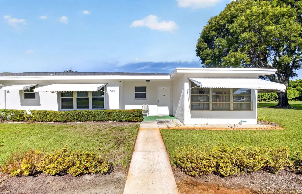 Unit for sale at 7205 W OAKRIDGE Circle, Lake Worth, FL 33462
