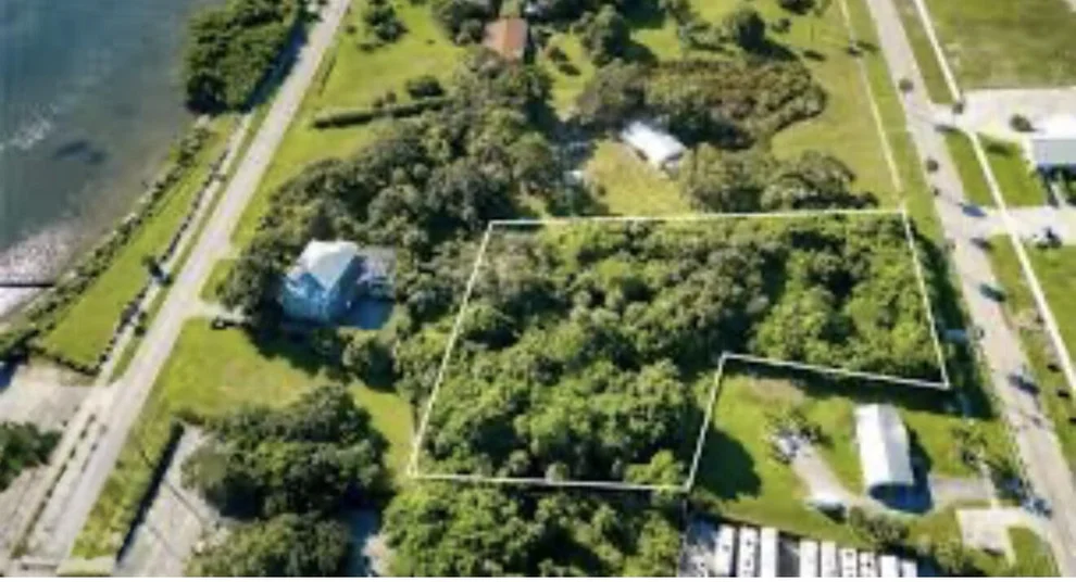 Unit for sale at 1654 N Central Avenue, Sebastian, FL 32958