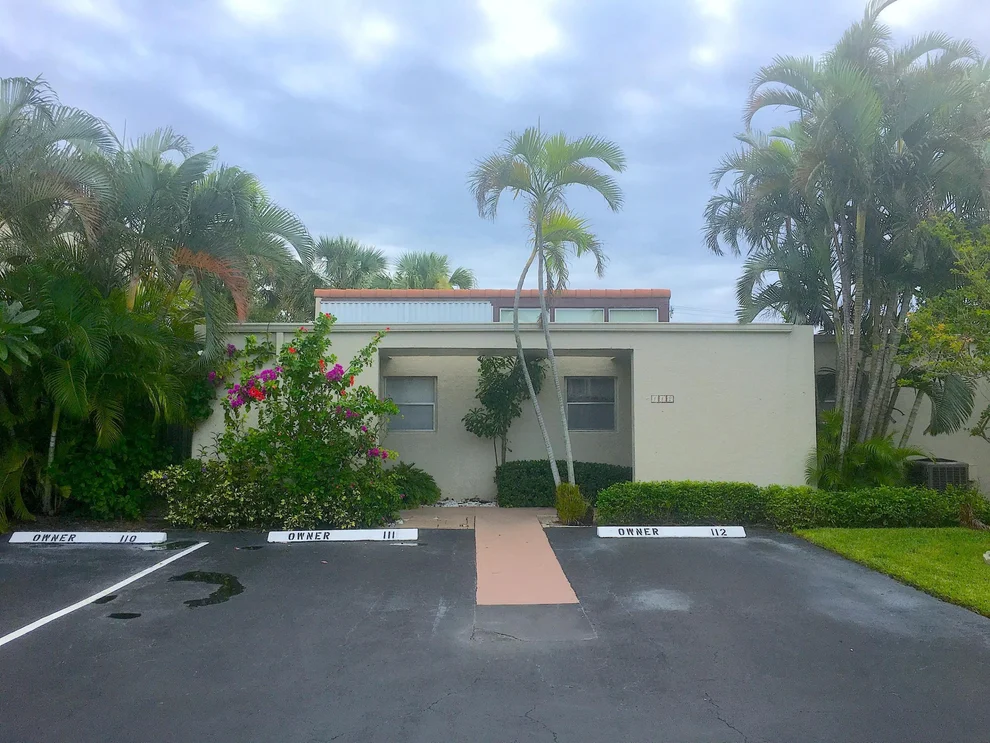 Unit for sale at 2528 Boundbrook Drive S, Palm Springs, FL 33406