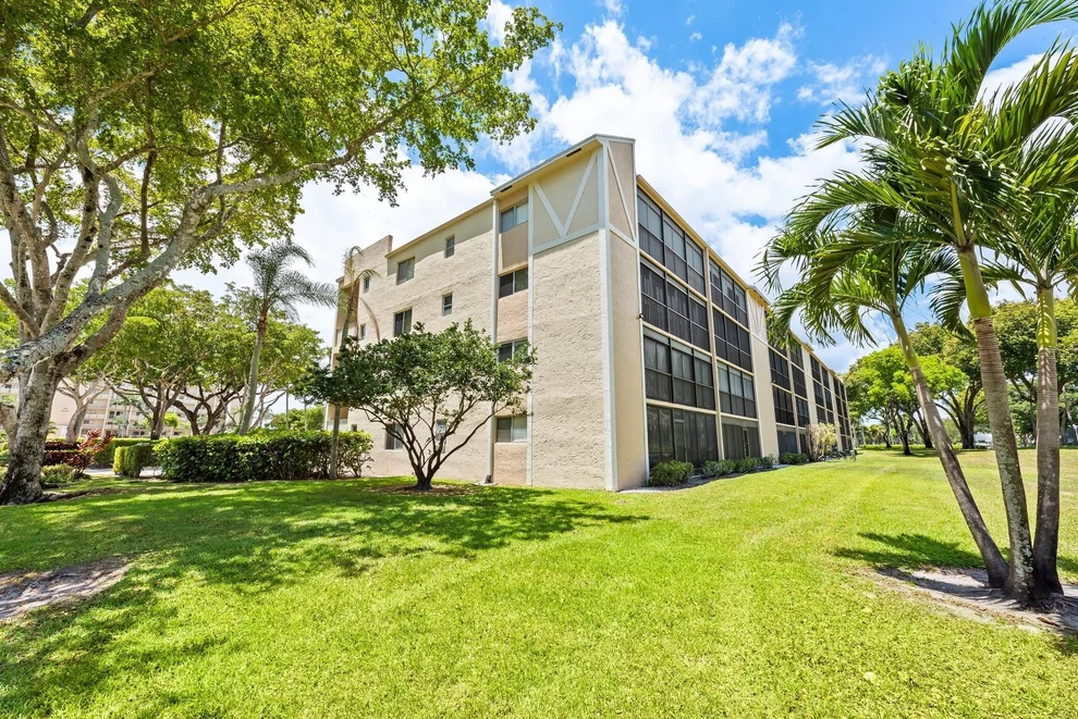 Unit for sale at 7267 Huntington Lane, Delray Beach, FL 33446