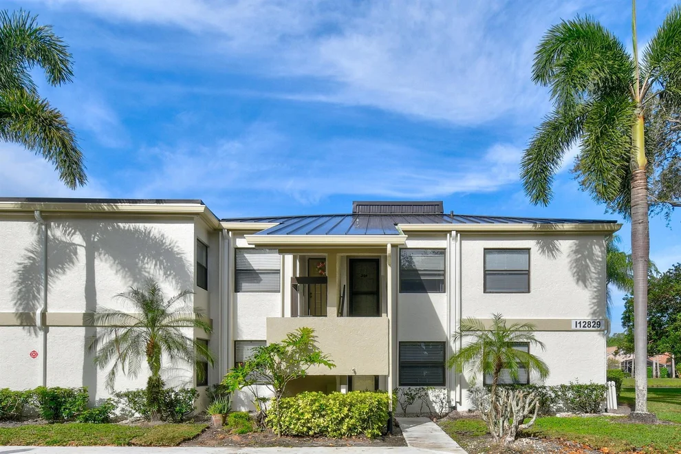 Unit for sale at 12829 Briarlake Drive, Palm Beach Gardens, FL 33418