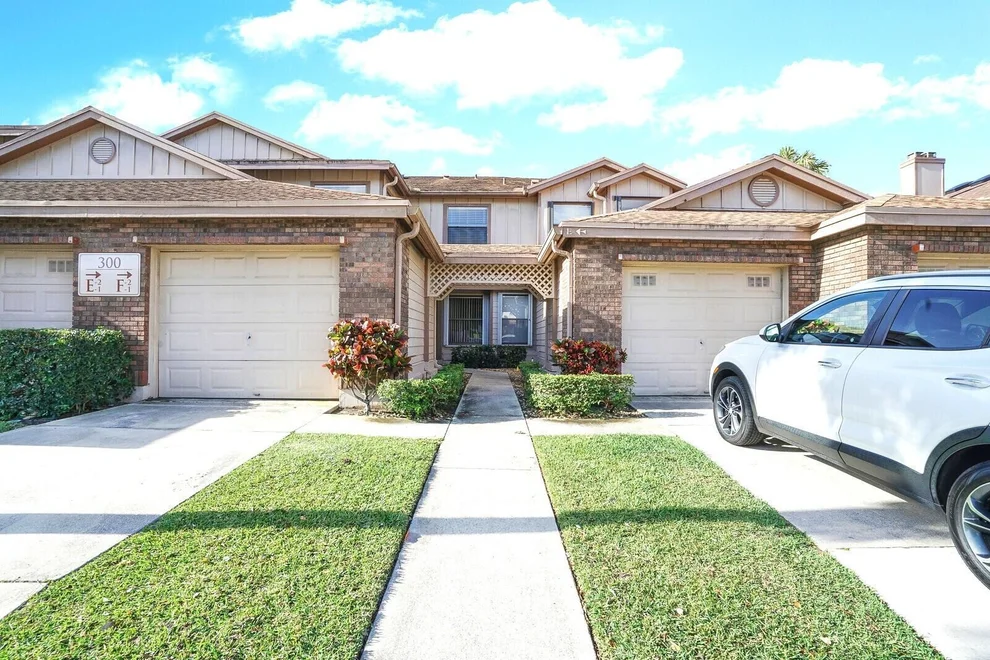 Unit for sale at 300 Crosswinds Drive, Greenacres, FL 33413