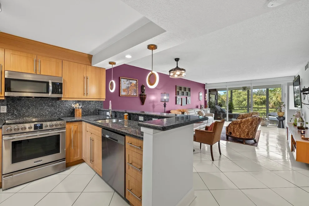 Unit for sale at 575 Oaks Lane, Pompano Beach, FL 33069