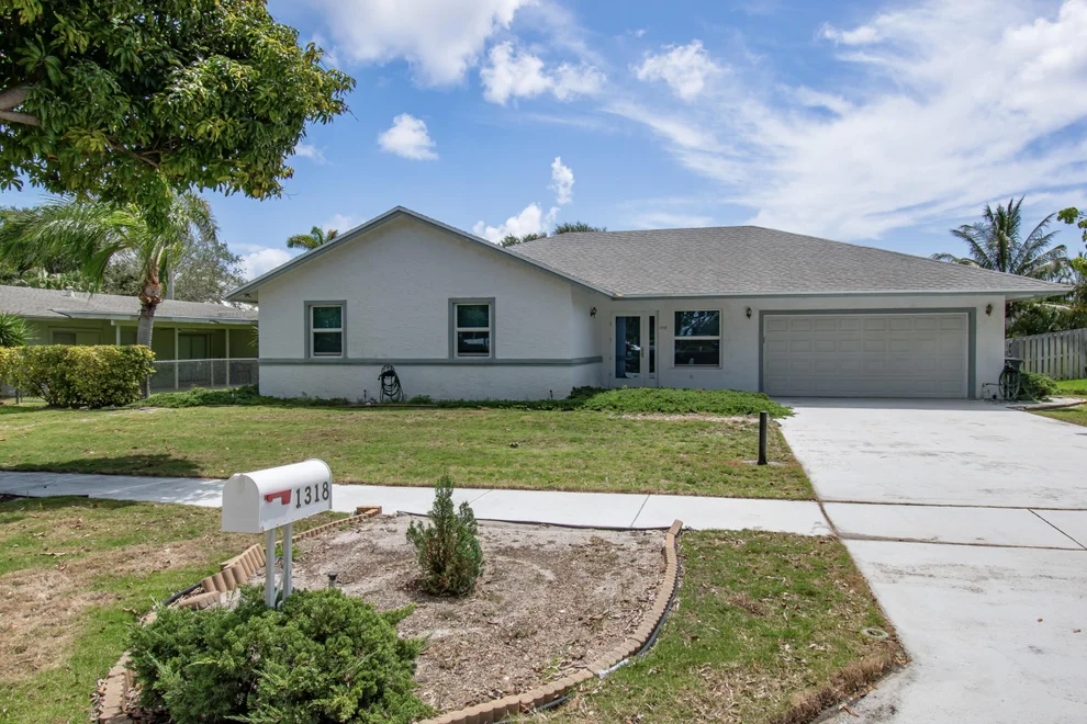Unit for sale at 1318 NW 2nd Circle, Boca Raton, FL 33432