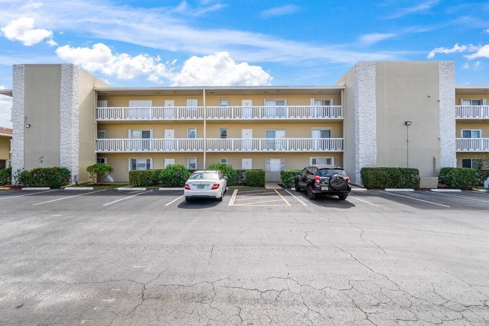 Unit for sale at 405 Us Highway 1, North Palm Beach, FL 33408
