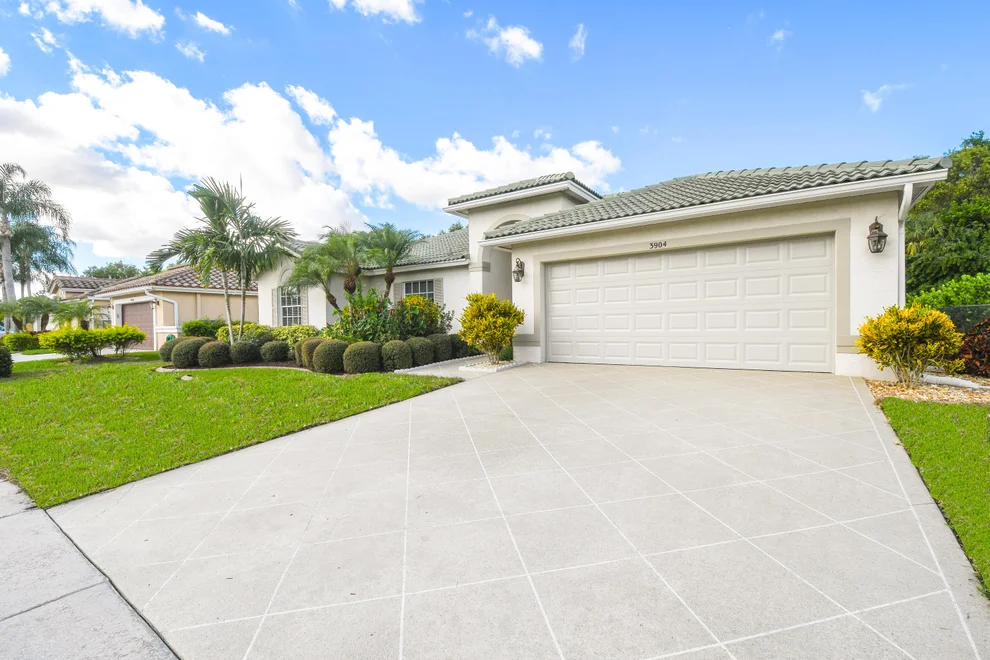Unit for sale at 3904 Cypress Lake Dr Drive, Lake Worth, FL 33467