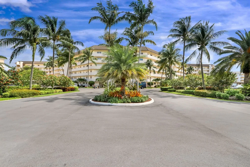 Unit for sale at 400 N Federal Highway, Deerfield Beach, FL 33441