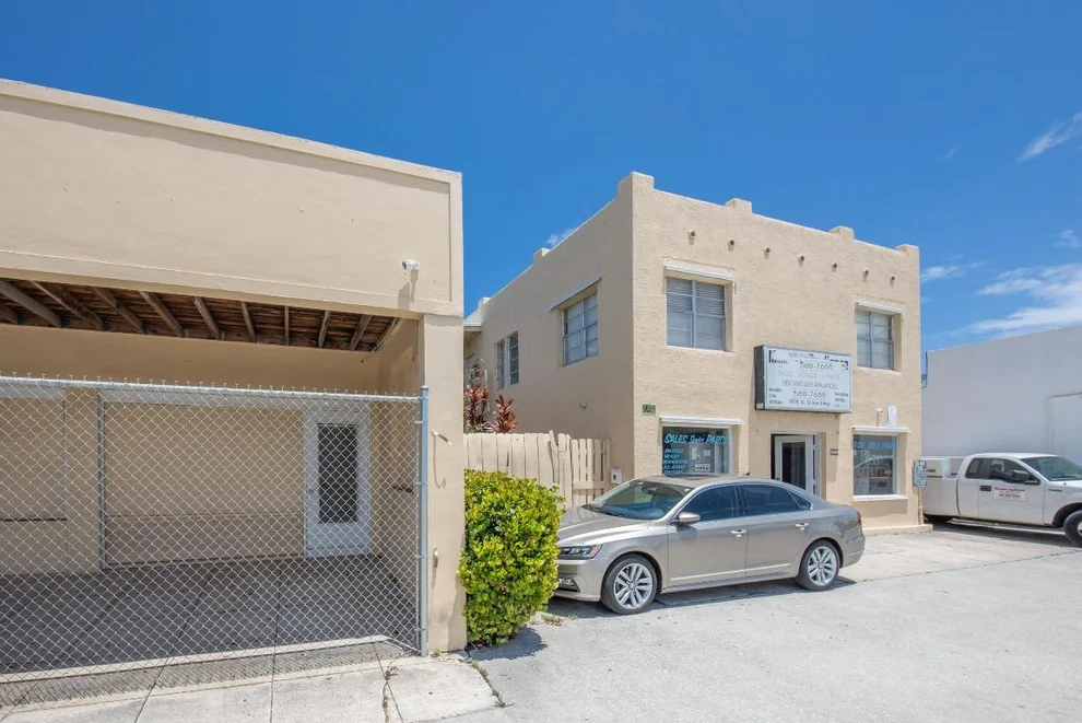 Unit for sale at 922/928 S Dixie Highway, Lake Worth Beach, FL 33460