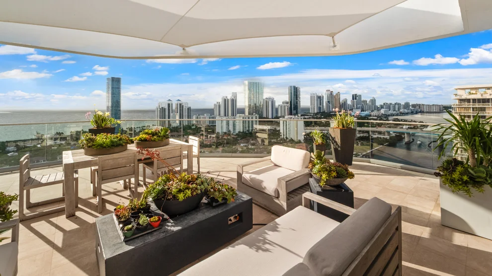 Unit for sale at 19707 Turnberry Way, Aventura, FL 33180