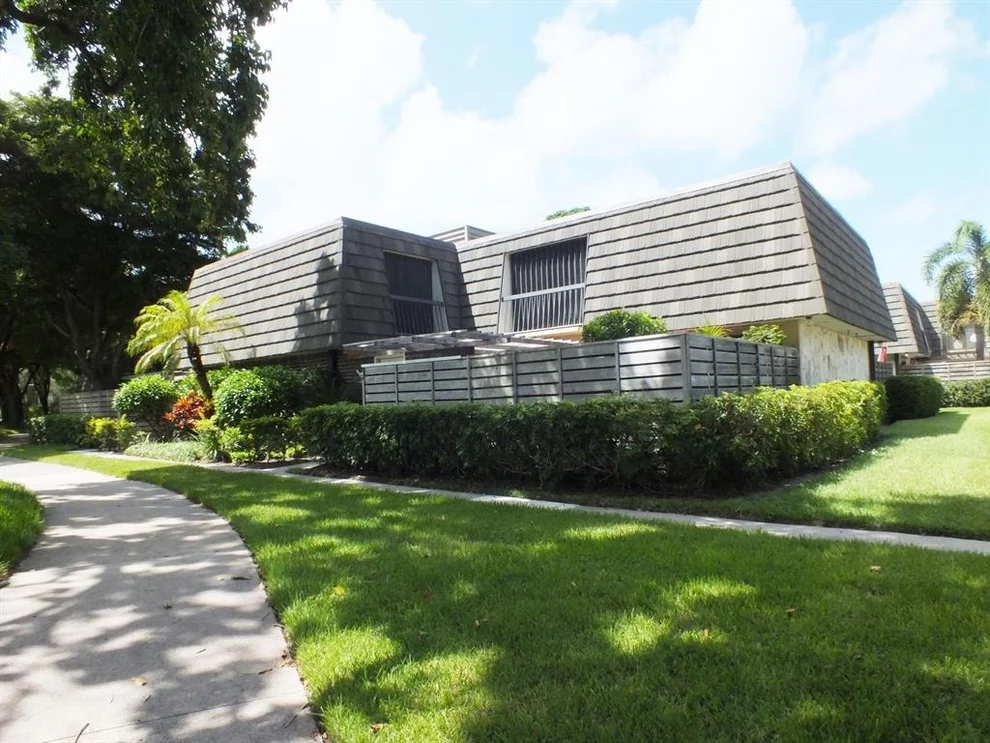 Unit for sale at 525 5th Terrace, Palm Beach Gardens, FL 33418