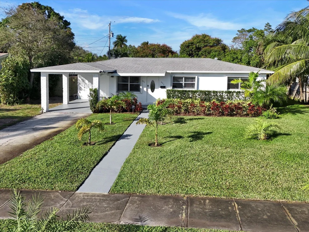 Unit for sale at 423 Hawthorne Drive, Lake Park, FL 33403