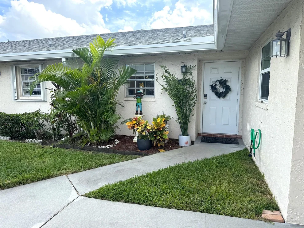 Unit for sale at 440 Franconia Circle, Lake Worth, FL 33467