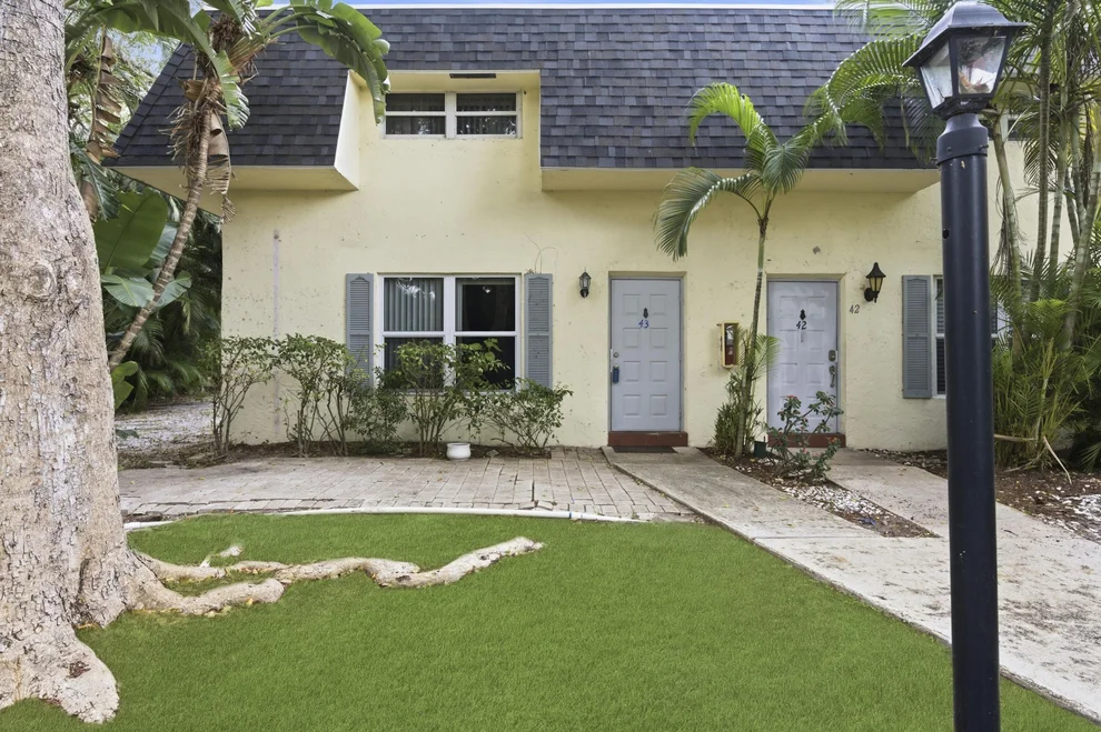 Unit for sale at 1945 NW 4th Avenue, Boca Raton, FL 33432