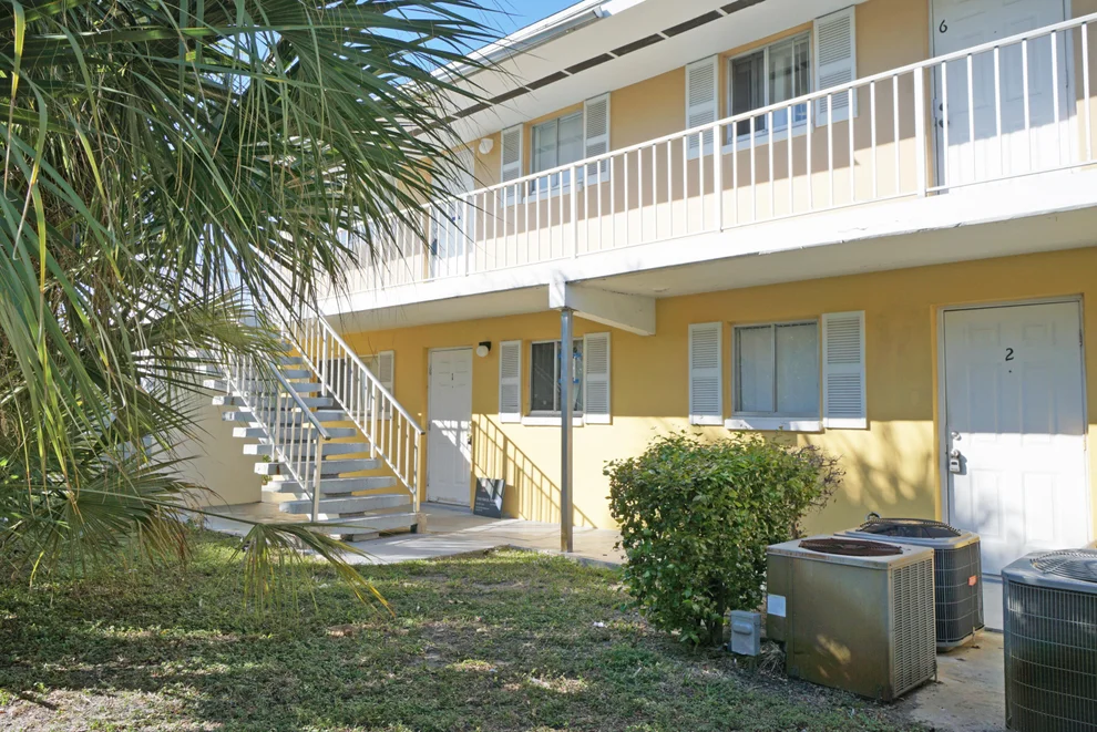 Unit for sale at 1501 Crescent Circle, Lake Park, FL 33403