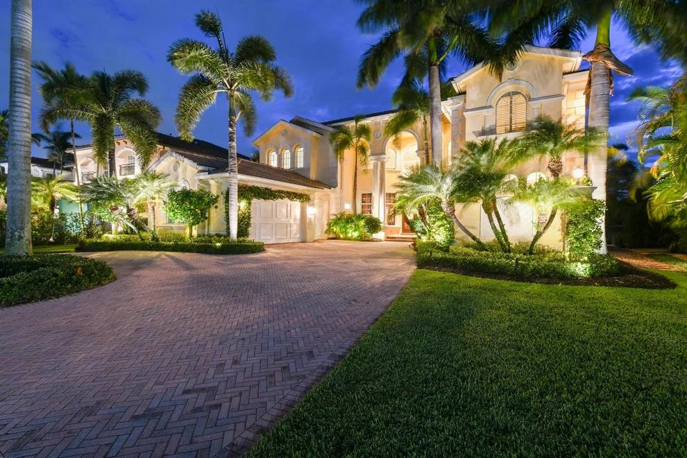 Unit for sale at 615 Hermitage Circle, Palm Beach Gardens, FL 33410