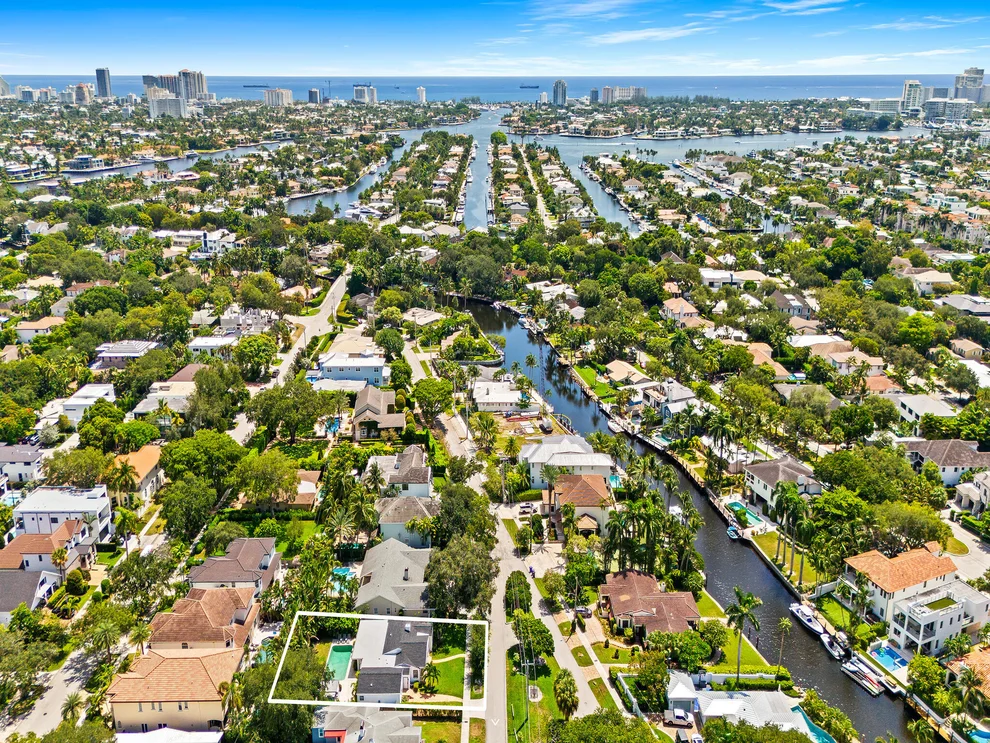 Unit for sale at 1001 SE 10th Street, Fort Lauderdale, FL 33316