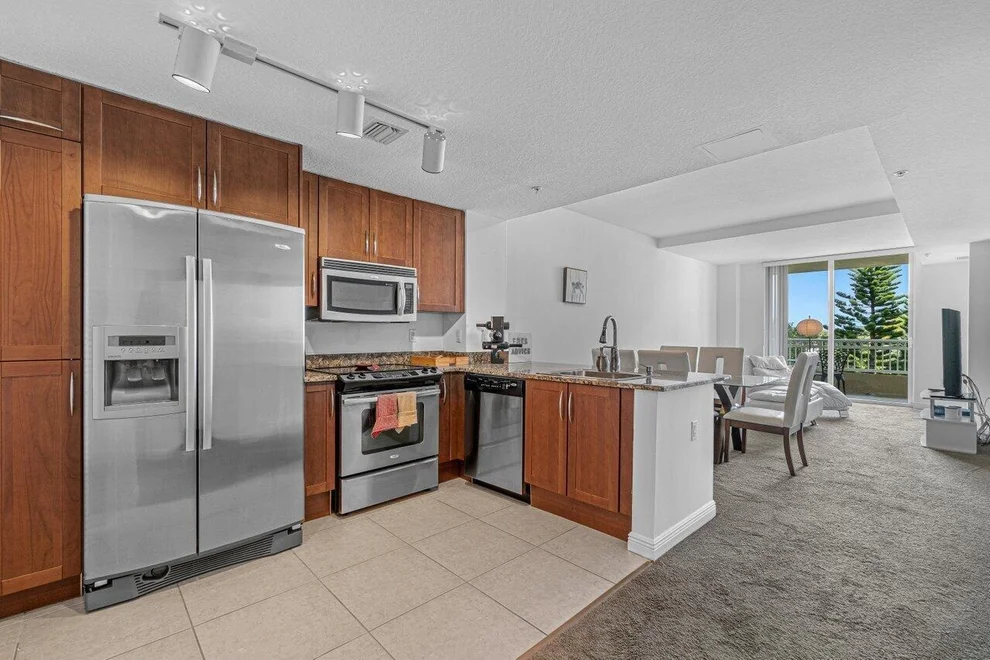 Unit for sale at 400 N Federal Highway, Boynton Beach, FL 33435