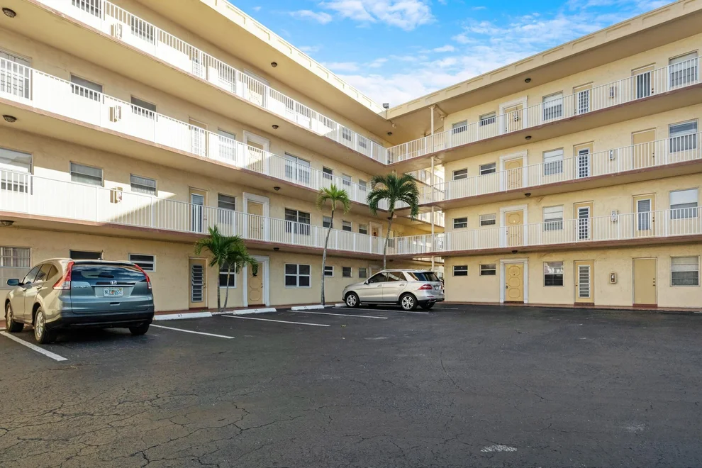 Unit for sale at 3940 NW 42nd Avenue, Lauderdale Lakes, FL 33319