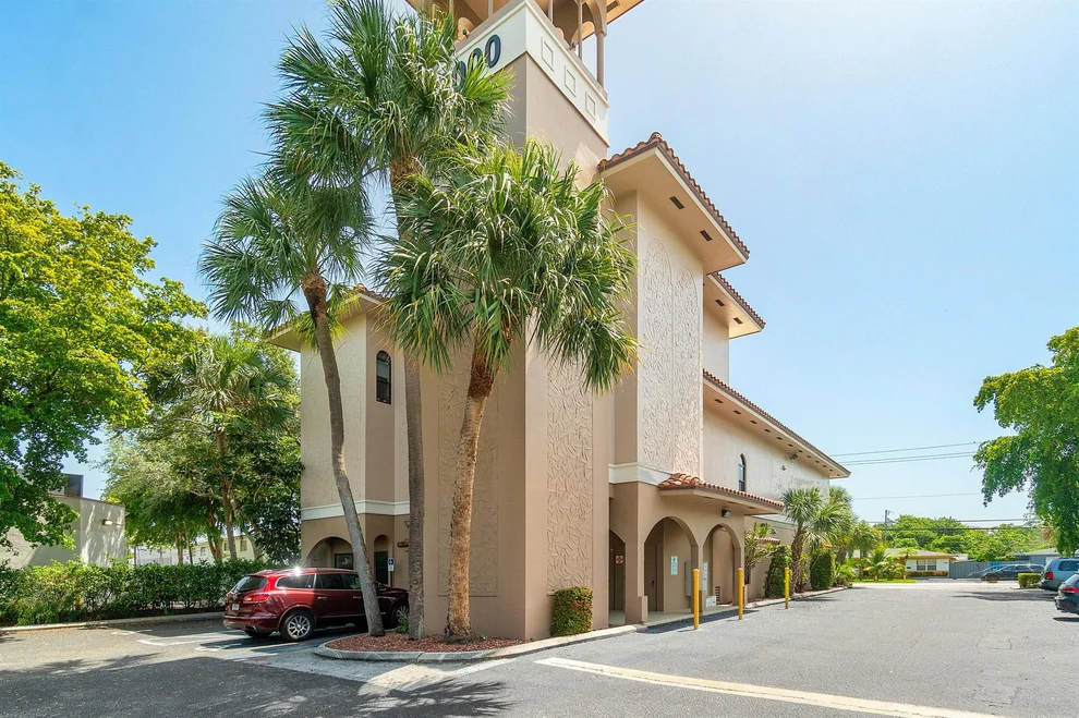 Unit for sale at 2000 N Federal Hwy Highway, Pompano Beach, FL 