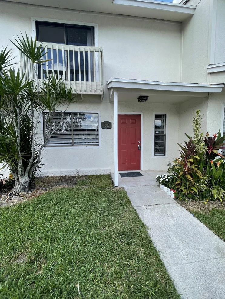 Unit for sale at 4303 Inlet Circle Circle, Greenacres, FL 33463