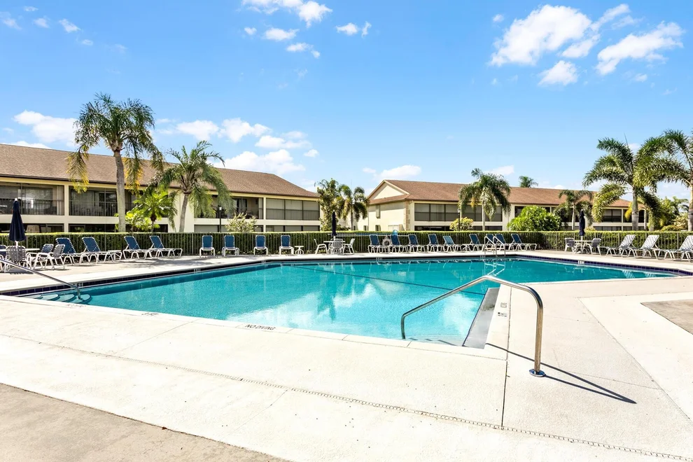 Unit for sale at 201 Pinecrest Circle, Jupiter, FL 33458
