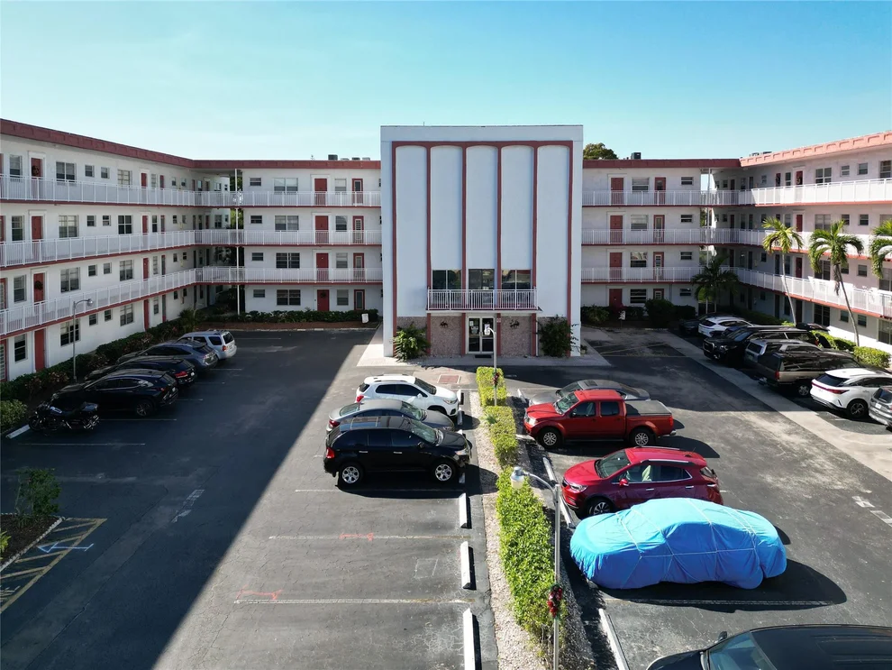 Unit for sale at 4000 NW 44th Avenue, Lauderdale Lakes, FL 33319