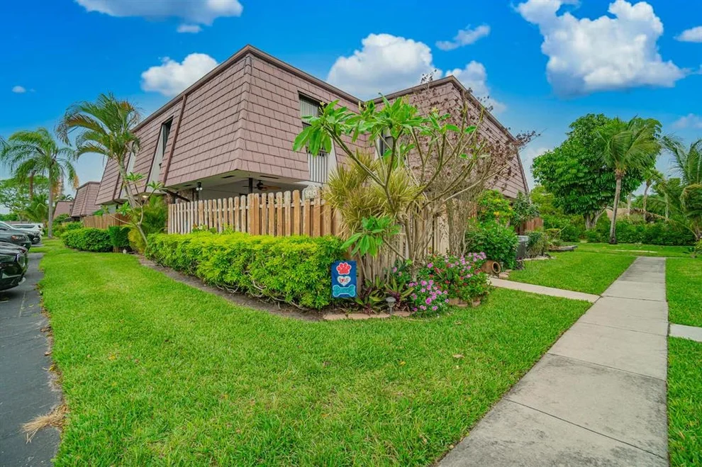 Unit for sale at 7624 Courtyard Run W, Boca Raton, FL 33433