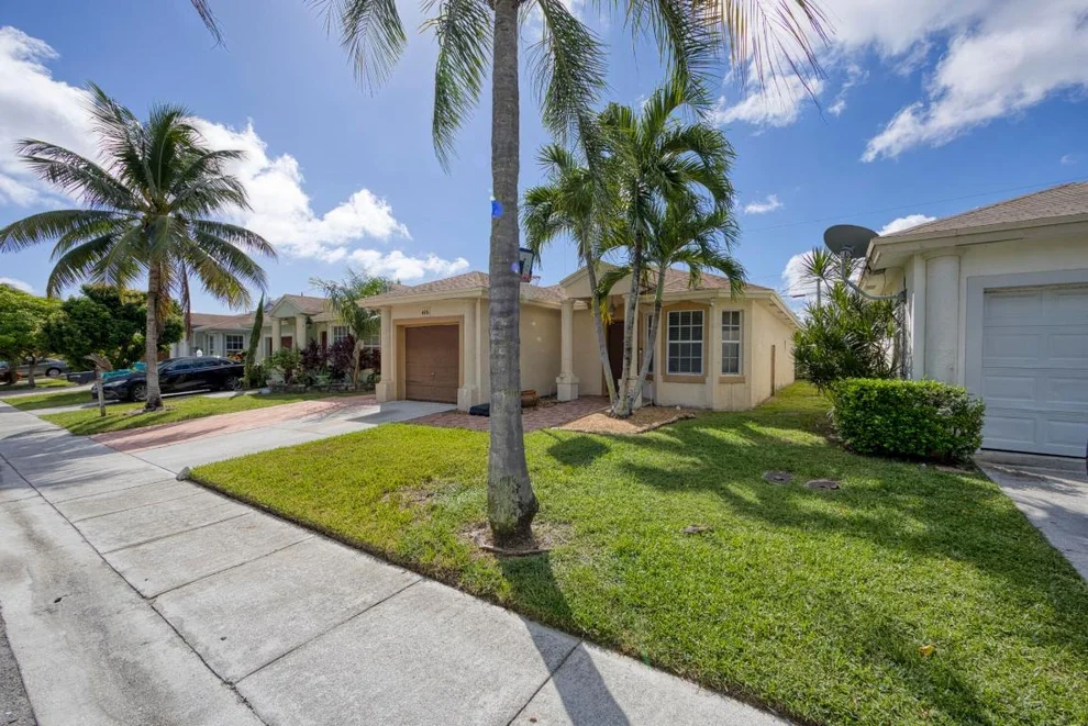 Unit for sale at 416 Circle Drive S, Boynton Beach, FL 33435