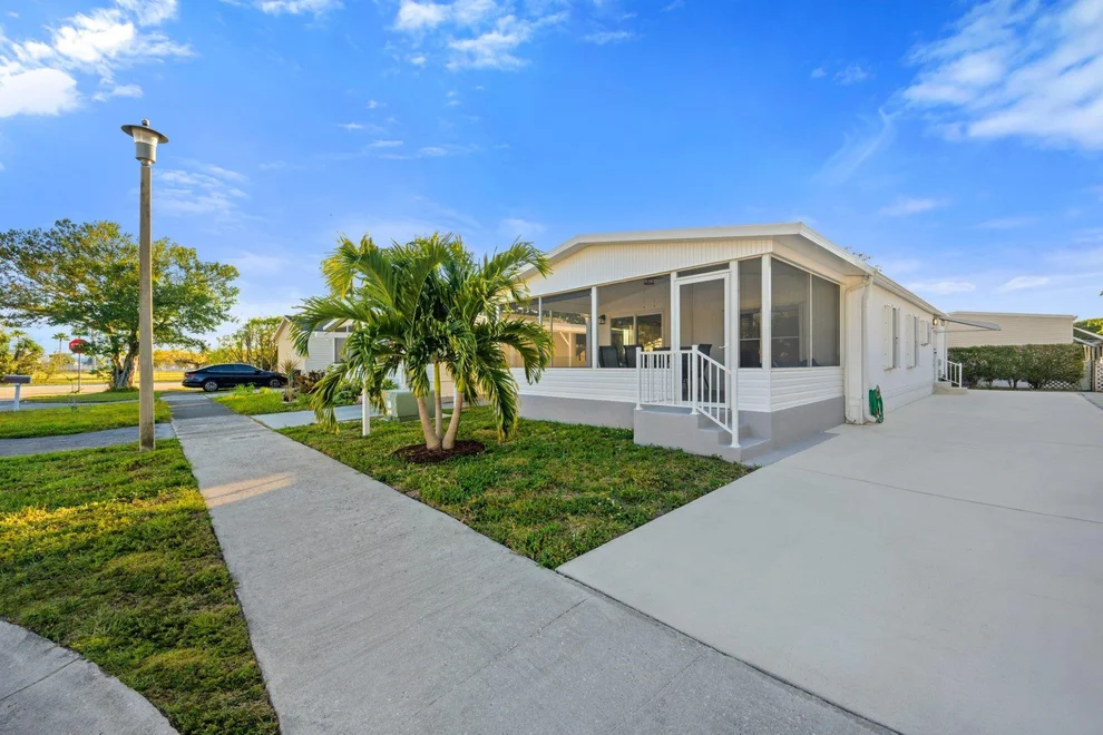 Unit for sale at 5311 SW 29th Avenue, Fort Lauderdale, FL 33312