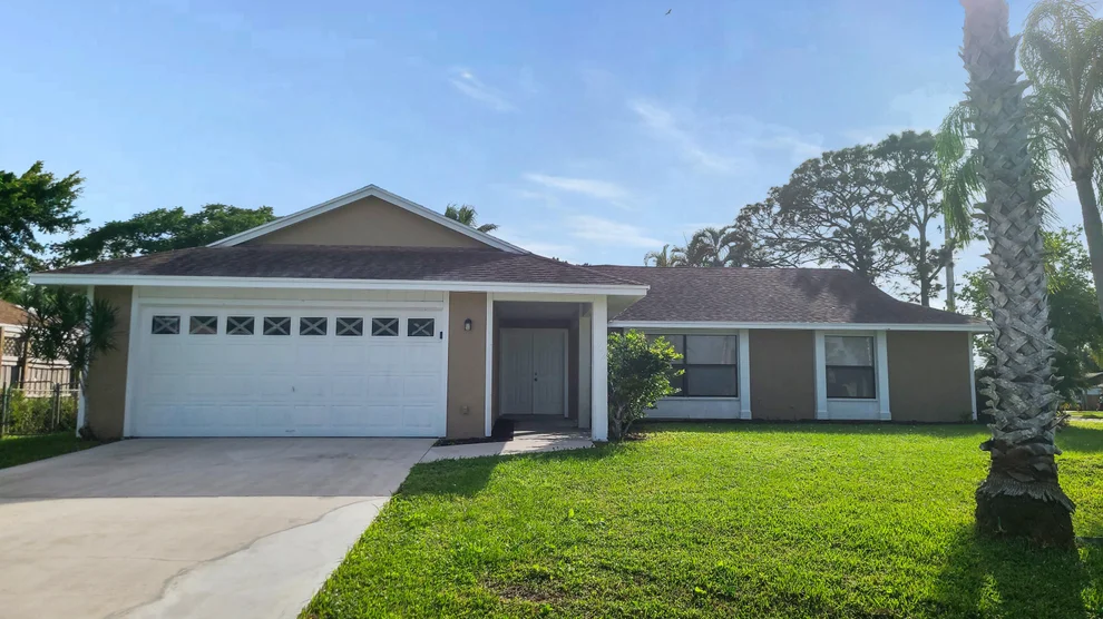 Unit for sale at 702 SE Starflower Avenue, Port St Lucie, FL 34983