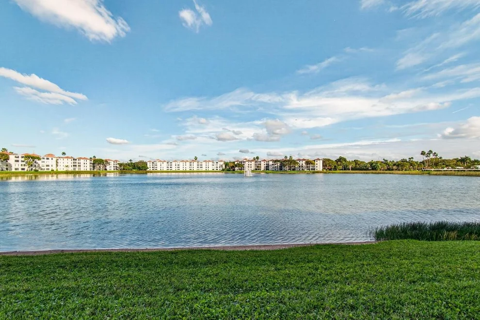 Unit for sale at 14096 Huntington Pointe Drive, Delray Beach, FL 33484