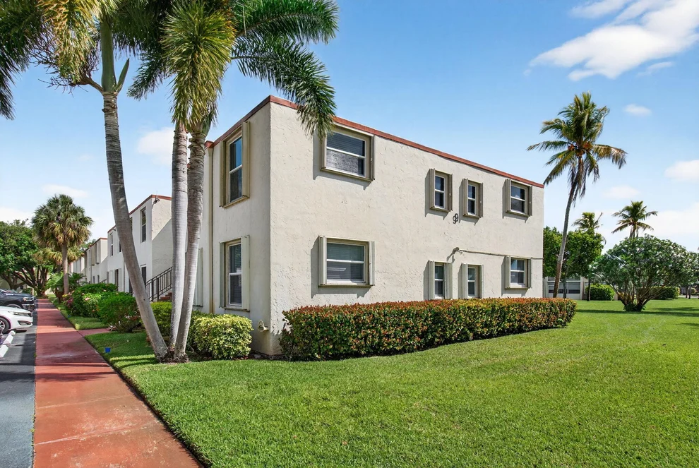 Unit for sale at 9 Willowbrook Lane, Delray Beach, FL 33446