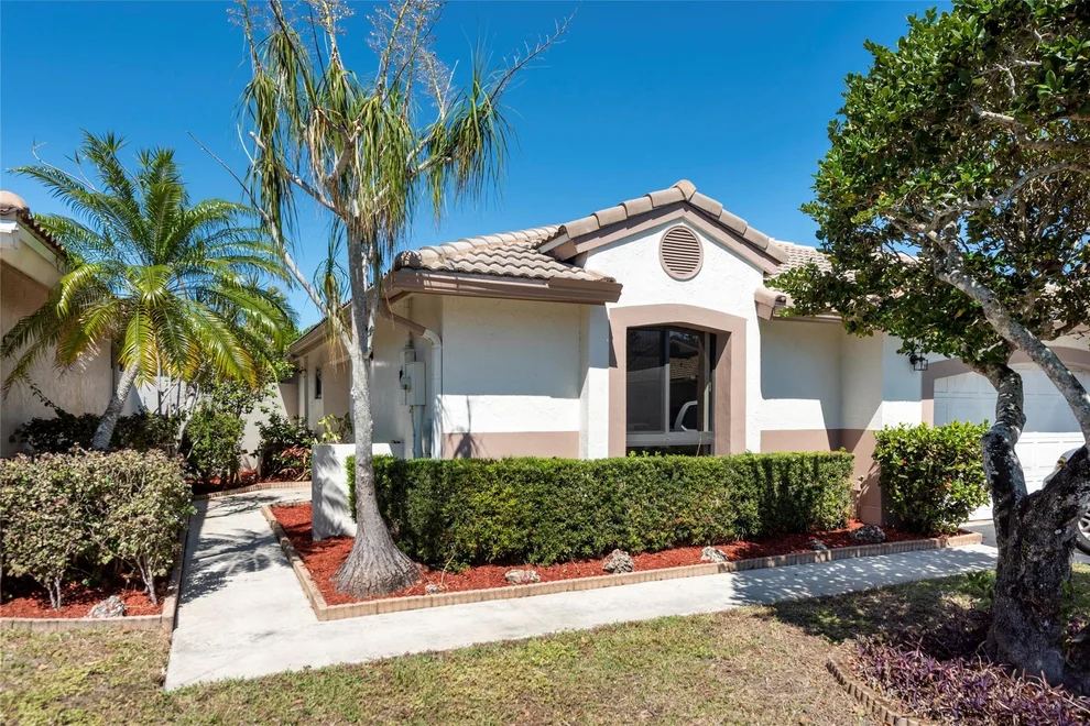Unit for sale at 14861 Newcastle Lane, Davie, FL 33331