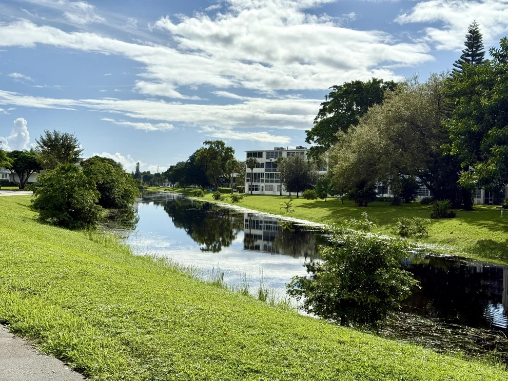 Unit for sale at 217 Oakridge N, Deerfield Beach, FL 33442