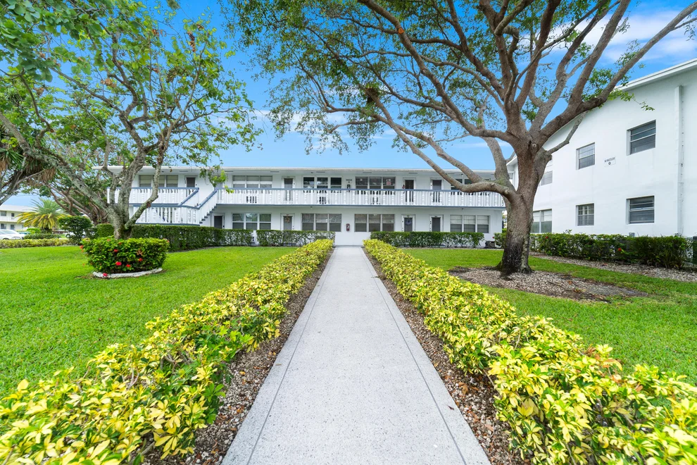 Unit for sale at 396 Windsor Q, West Palm Beach, FL 33417
