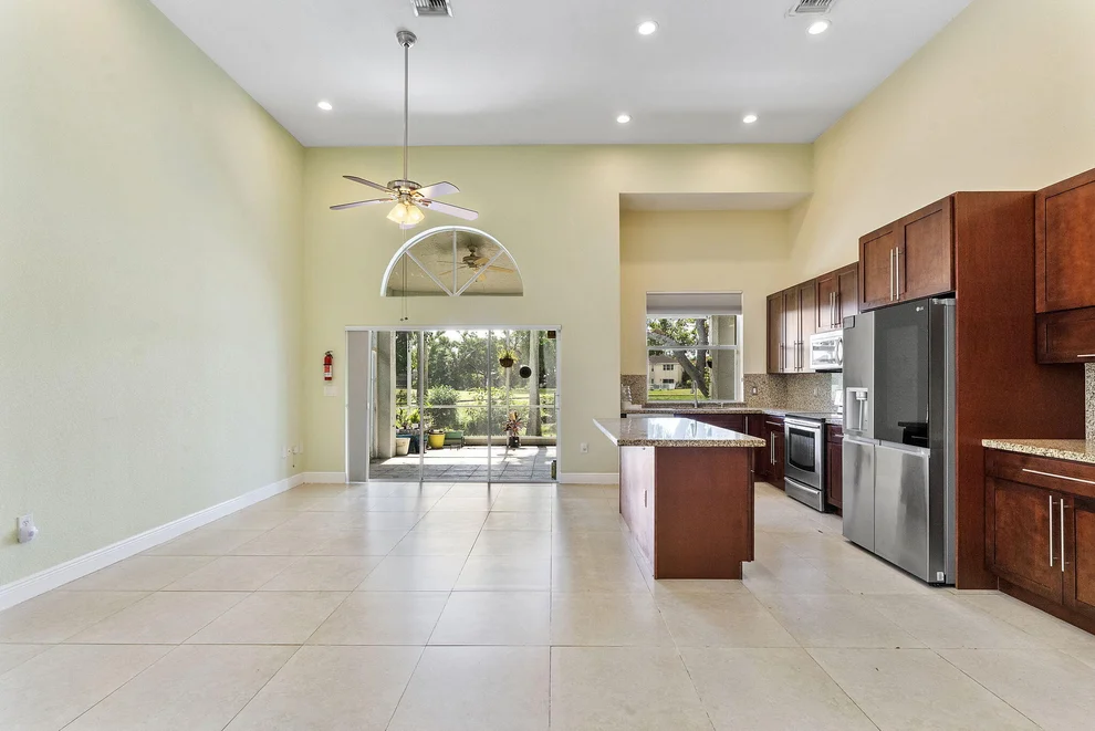Unit for sale at 7793 Highlands Cir, Margate, FL 33063