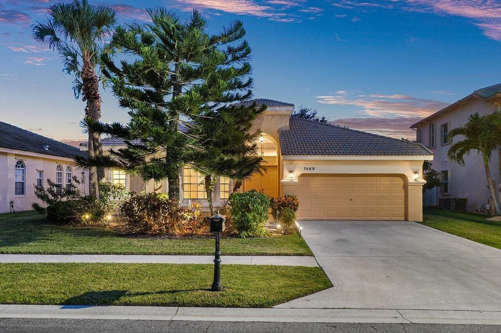 Unit for sale at 7469 Greenville Circle, Lake Worth, FL 33467
