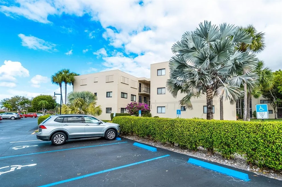 Unit for sale at 5280 Las Verdes Circle, Delray Beach, FL 33484