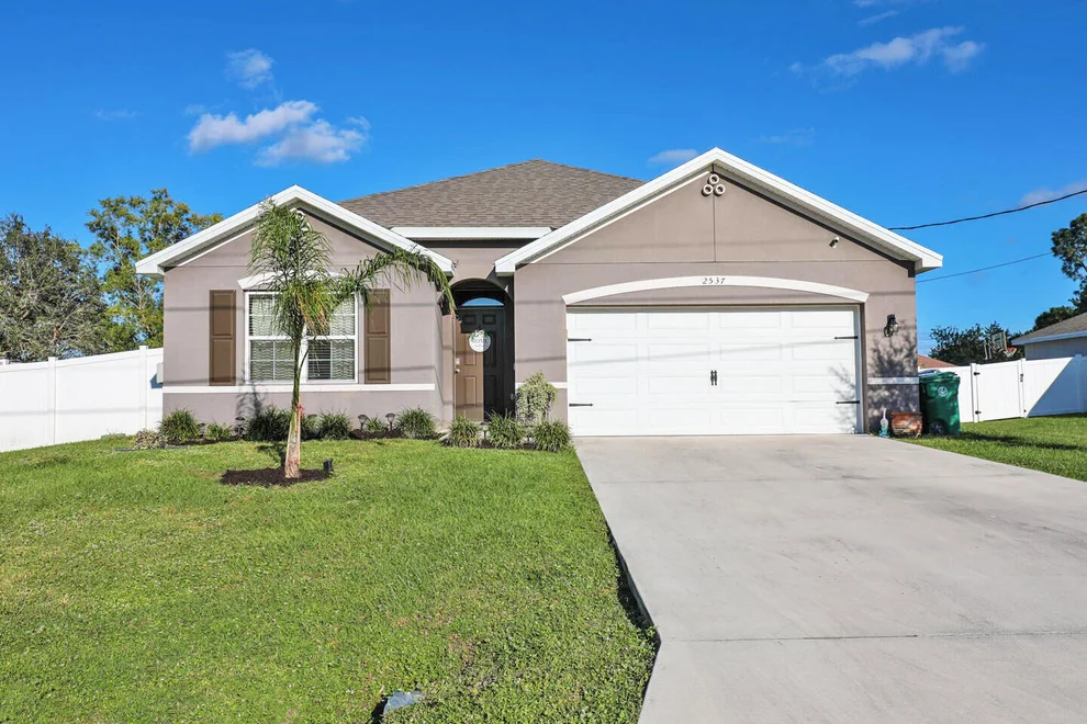 Unit for sale at 2537 SW Fondura Road, Port St Lucie, FL 34953