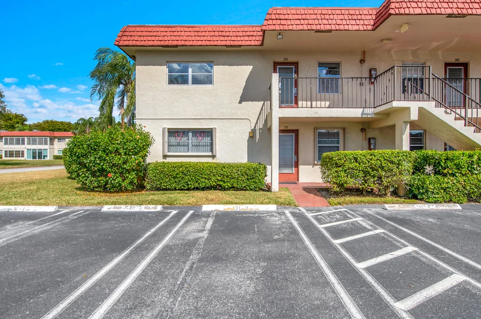 Unit for sale at 31 Abbey Lane, Delray Beach, FL 33446