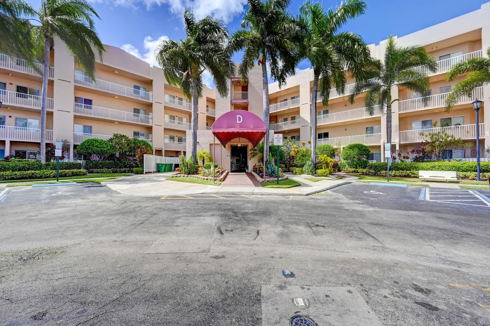 Unit for sale at 7755 Yardley Drive, Tamarac, FL 33321
