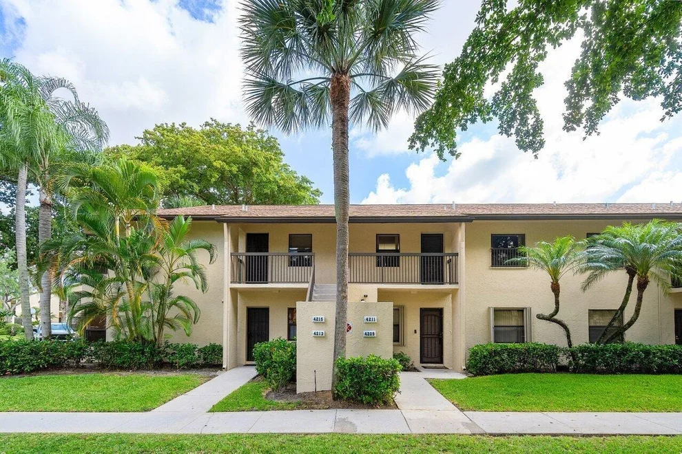 Unit for sale at 4211 Carambola Circle S, Coconut Creek, FL 33066