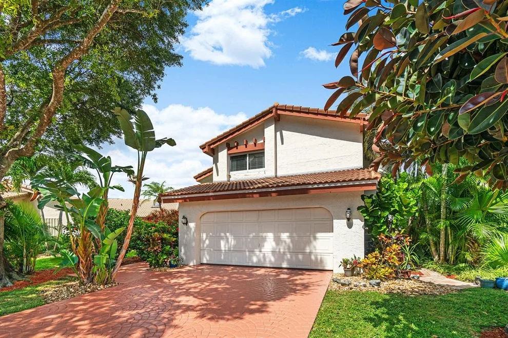 Unit for sale at 5771 Lakeview Mews Place, Boynton Beach, FL 33437
