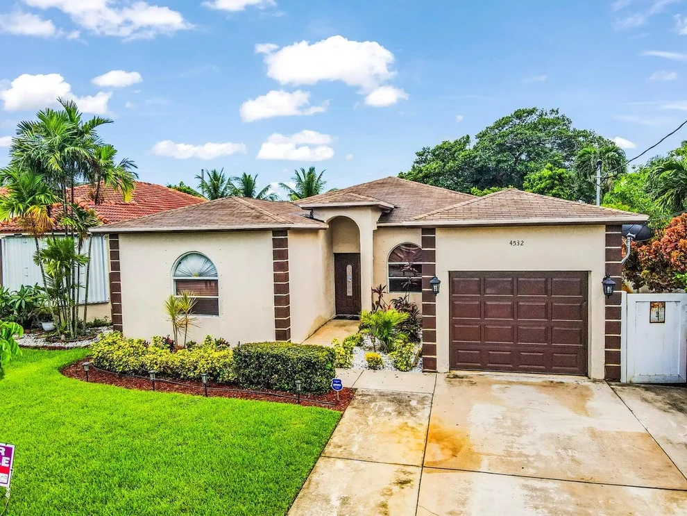 Unit for sale at 4532 SW 18th Street, West Park, FL 33023