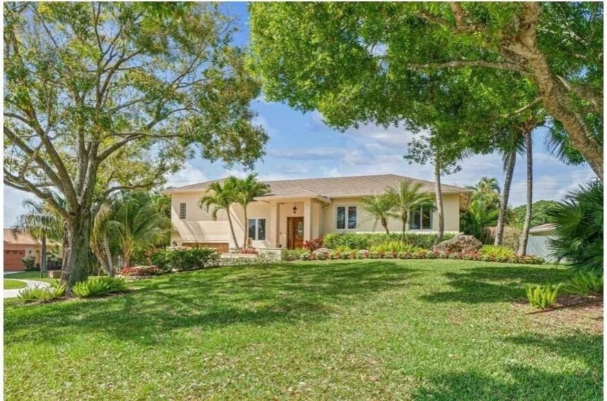 Unit for sale at 5 Oakwood Court, Boynton Beach, FL 33426